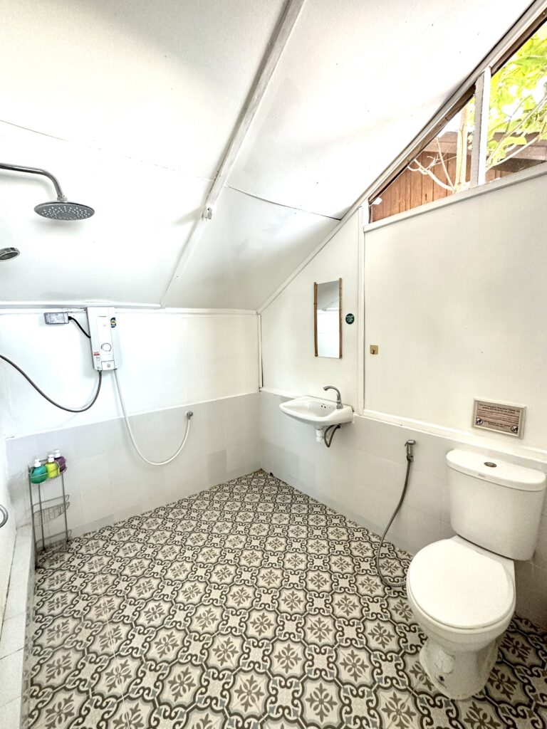 Beachfront bungalow at Colorful Hut Koh Phangan